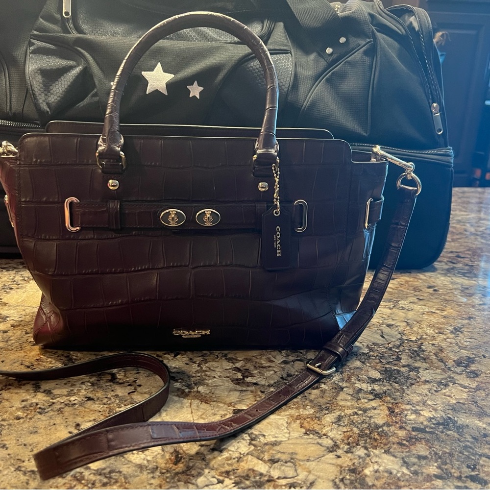 Coach purse medium burgundy brand new but tags were removed